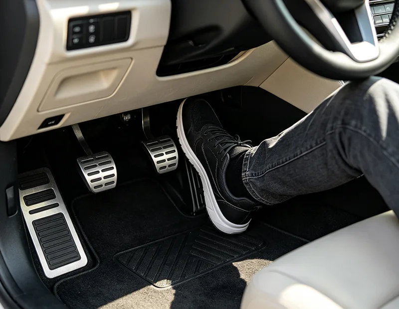 Le caratteristiche del pedale dell'auto.